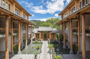 Arro Khampa by Zinc Journey Lijiang
